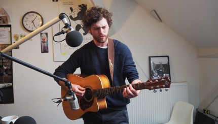 Vance Joy im FluxFM-Studio (Foto: Sophie Euler)