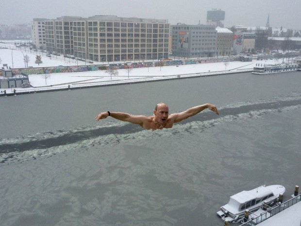 Schwimmender Putin
