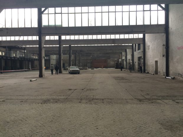 Hier soll die Hauptbühne aufgebaut werden. Noch sieht alles nach Baustelle aus. (Foto: Jasmin Kröger)