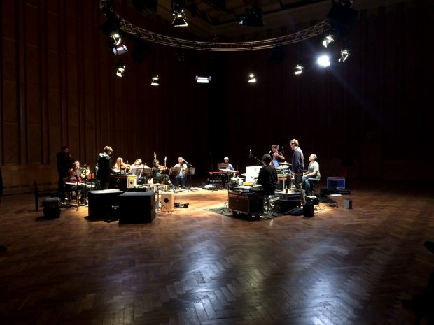 Bild von den Proben vom Classic ensemble Stargaze und den Indierockern von Polica (Foto: Jasmin Kröger)