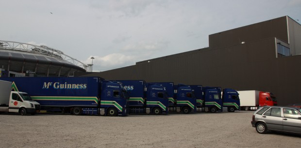 Die Radiohead-Trucks hinter der Heineken Music Hall. (Foto: Sophie Euler)