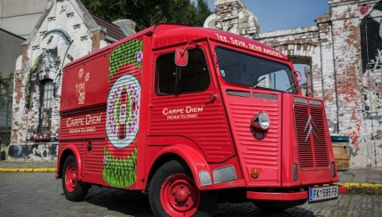 Der rote Carpe Diem Truck