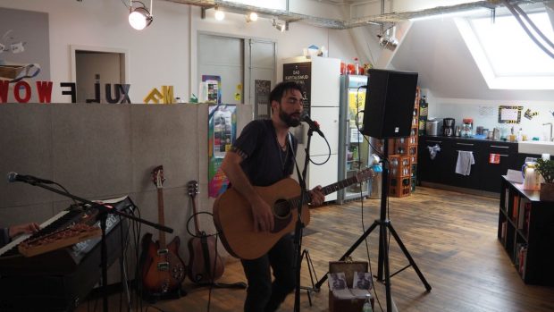 Abu live beim FluxFM MorningShowcase (Foto: Fabian Broicher)