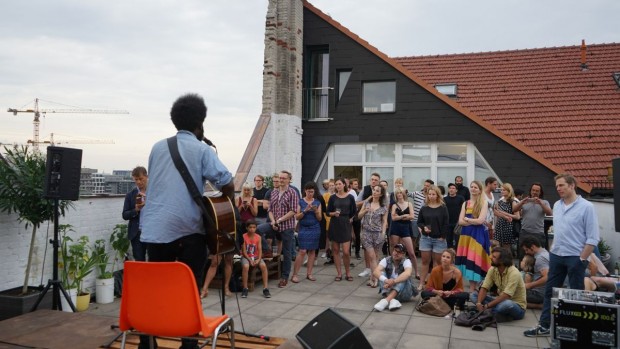 Michael Kiwanuka live bei der FluxFM BBQ Session (Foto: Fabian Broicher)