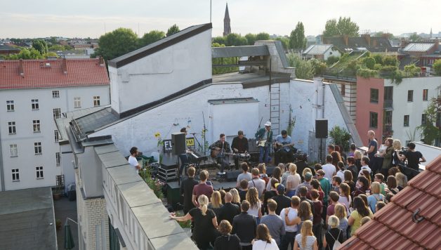 Arkells auf der FluxFM-Dachterrasse (Foto: Sophie Euler)