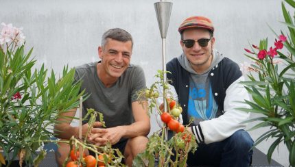 Mit Shir Khan (r.) und Mathi ist gut Tomaten essen (Foto: Fabian Broicher)