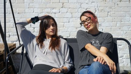 Theresa (li.) & Jenny Lee (re.) von Warpaint (Foto: Fabian Broicher)