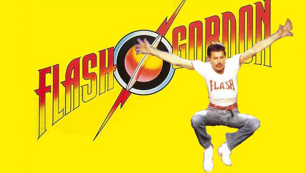 Freddie Mercury mit Flash Gordon-T-Shirt (Bild: Nina Maul)