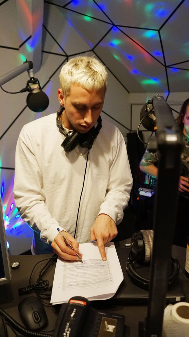 Maurice Ernst ist der am besten organisierte FluxFM-Gast ever.. (Foto: Sophie Euler)