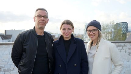 Susann Hoffmann, Nora-Vanessa Wohlert (die Gründerinnen von Edition F) und Johnny Haeusler - v.r.n.l. (Foto: Sophie Euler)