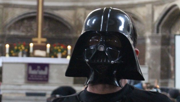 Darth Vader unterm Kreuz (Foto: Evangelische Kirche)