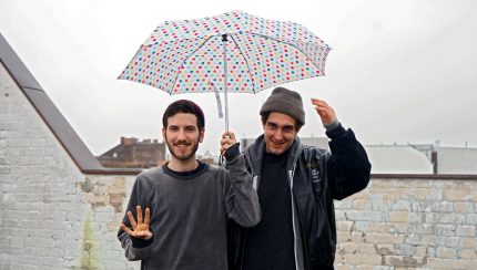 Sänger Jakob (l.) und Gitarrist Lennart (r.) von den Leoniden (Foto: Nina Maul)