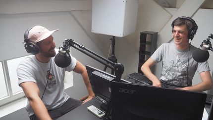 Simon von Andhim (l.) mit Klubradio-Host Mathi Weck (Foto: R. Kranz)