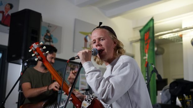 MorningShowcase am Nachmittag mit Kakkmaddafakka, 14. September 2017 in der FluxFM-Redaktion (Foto: Jamal Ali)