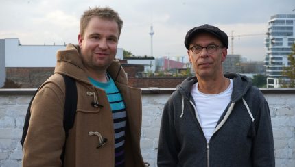 Darknet-Spezialist Stefan Mey (l.) und Spreeblick-Host Johnny Haeusler (r.) (Foto: Nina Maul)