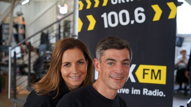 Anja Schneider mit Klubradio-Host Mathias Weck (Foto: FluxFM)