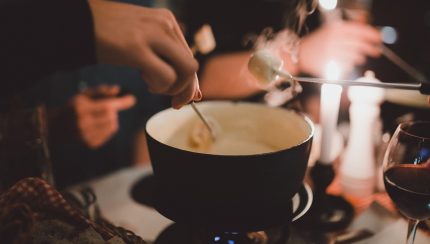 Käsefondue & Appenzeller Alpenbitter im Pop-up-Restaurant Schwarze Heidi