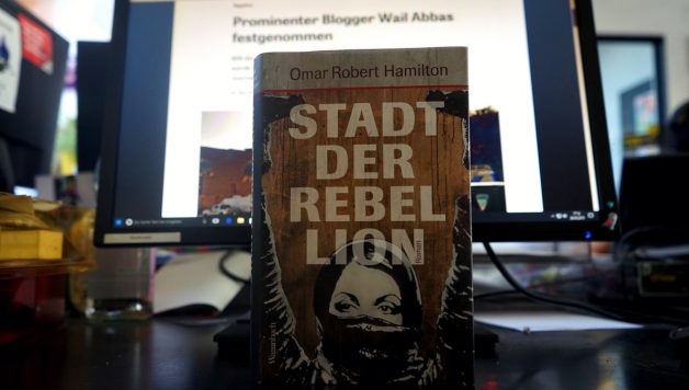 Lesen und lesen lassen: Omar Robert Hamilton - Stadt der Rebellion (Foto: Jakob Mummert)