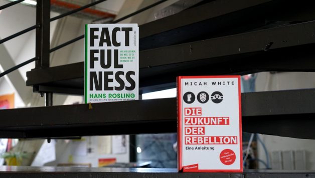Zukunft_der_Rebellion_und_Factfulness (Buchcover Foto: Jakob Mummert)