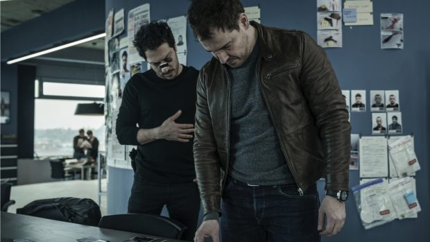 Yardim (l.) und Kramer in ihrer Rolle als Ermittler-Duo Birkan und Grimmer | Quelle: Stefan Erhard / Netflix