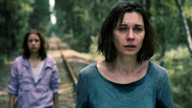 Mutter Susanne (Christiane Paul) macht alles, um ihre Kinder vor dem Asteroiden zu schützen. (Quelle: Sky)