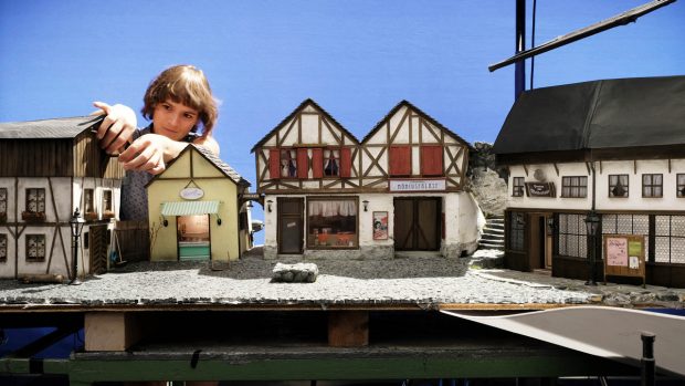 Trüberbrook ist ein echter Do-It-Your-Self-Ort. Alle Kulissen wurden als Miniatur gebaut. (Quelle: bildundtonfabrik)