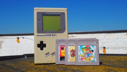1989 wurde der Game Boy erstmals in Japan verkauft. In Europa ging die Handheld-Konsole ab 1990 über die Ladentheke. (Quelle: FluxFM / Ron Stoklas)