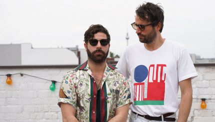 Yannis Philippakis und Jimmy Smith von Foals zu Gast auf der Dachterasse (Foto: Constanze Kaul)