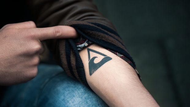 Mehr noch: Sie bilden die Gruppe Die Welle. (Quelle: Netflix)