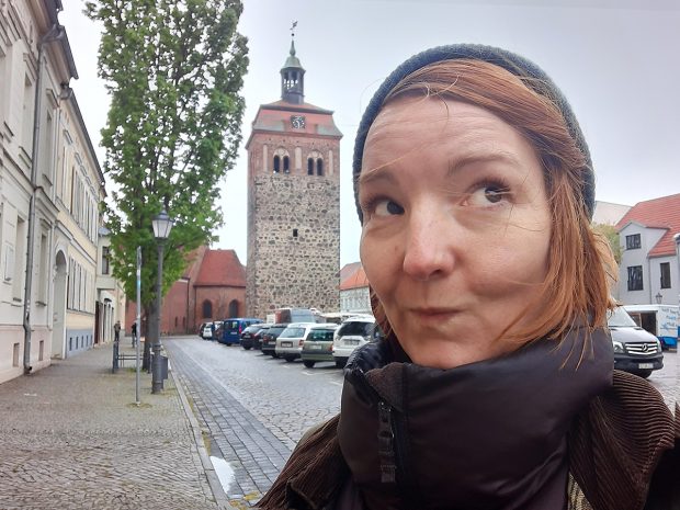 Marktturm in Luckenwalde und Zarah-Louise Roth